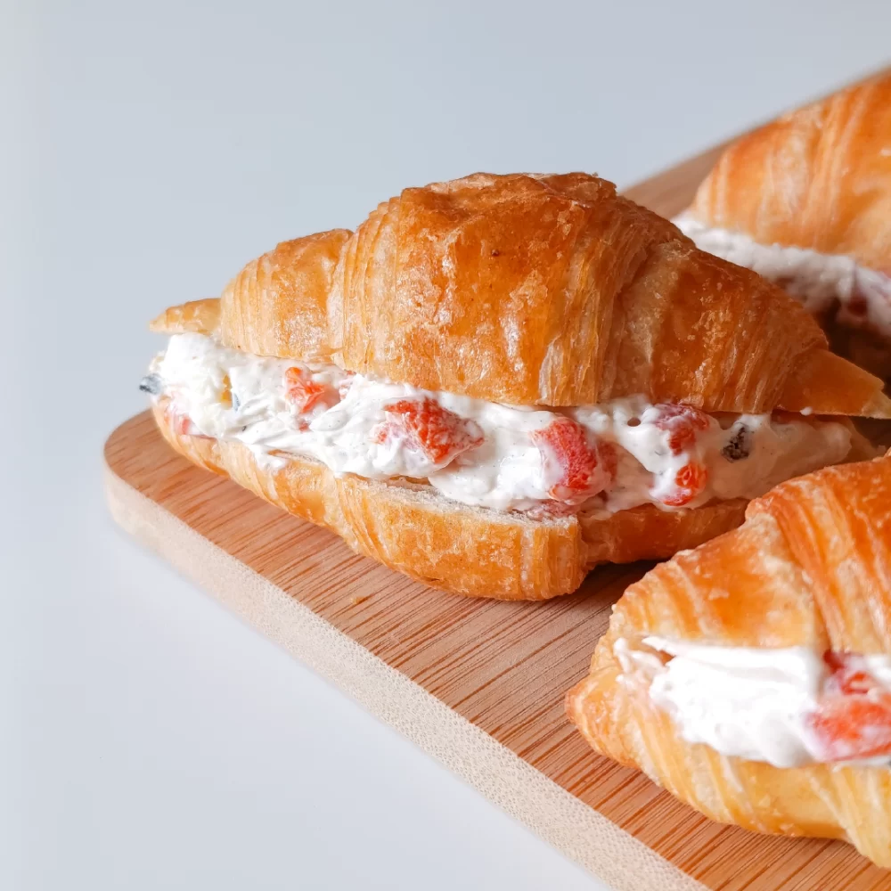 Mini croissant con queso crema y pimiento rostizado - Imagen 2