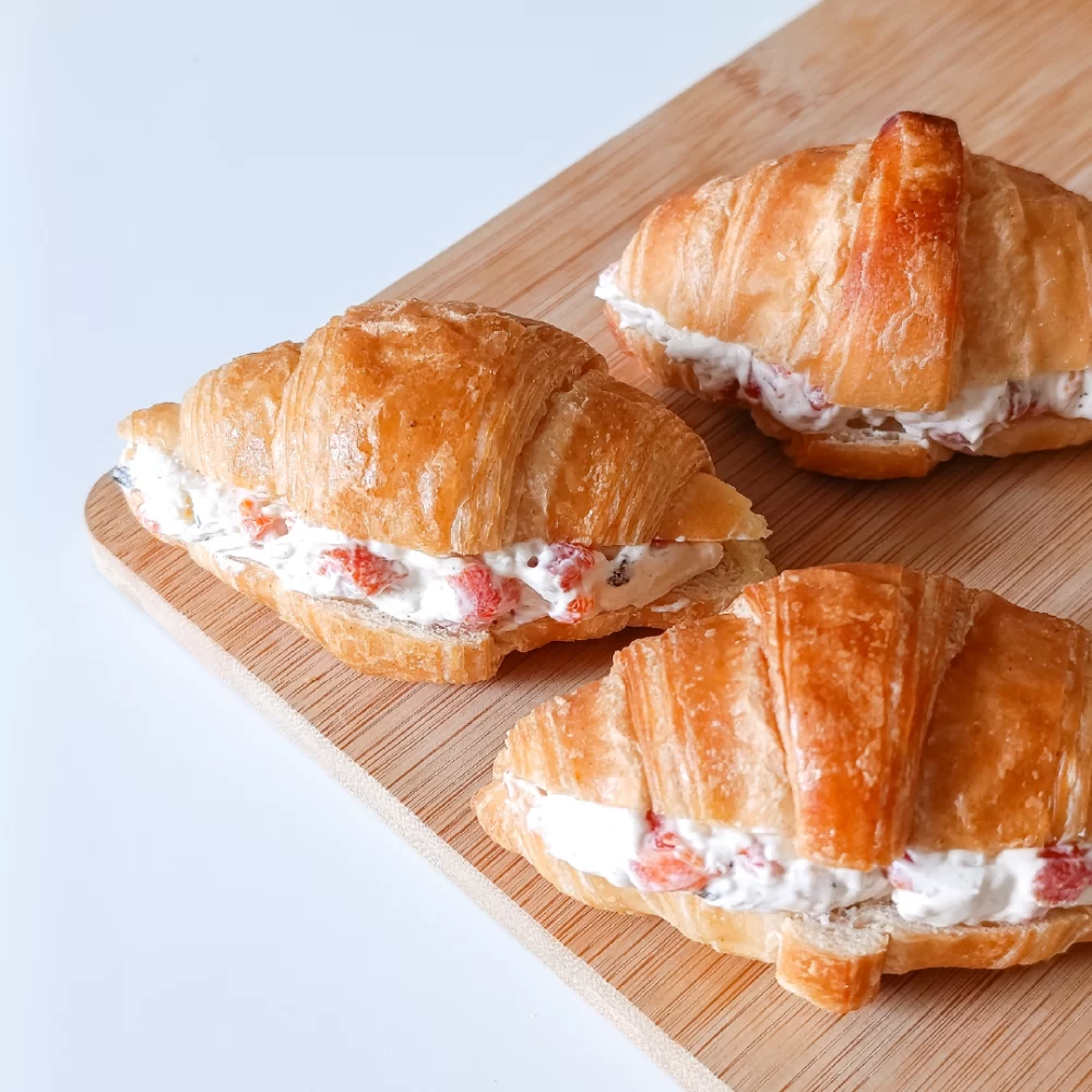 Mini croissant con queso crema y pimiento rostizado - Imagen 3