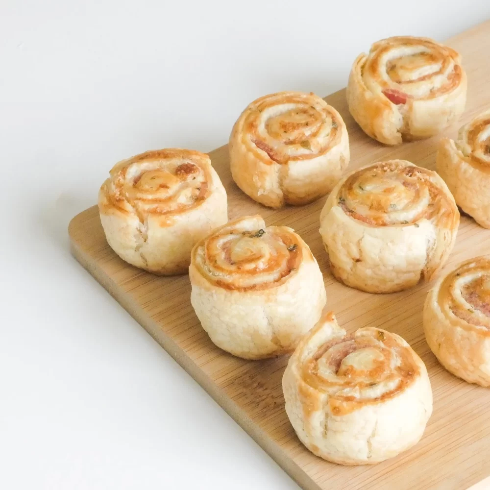 Rolls hojaldrados con tocino, parmesano y orégano - Imagen 3